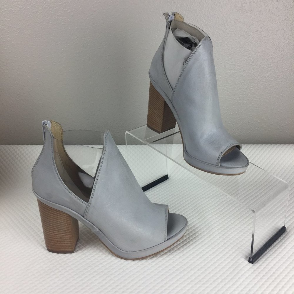BRAND NEW Mariano Renzi Leather Peep Toe Booties